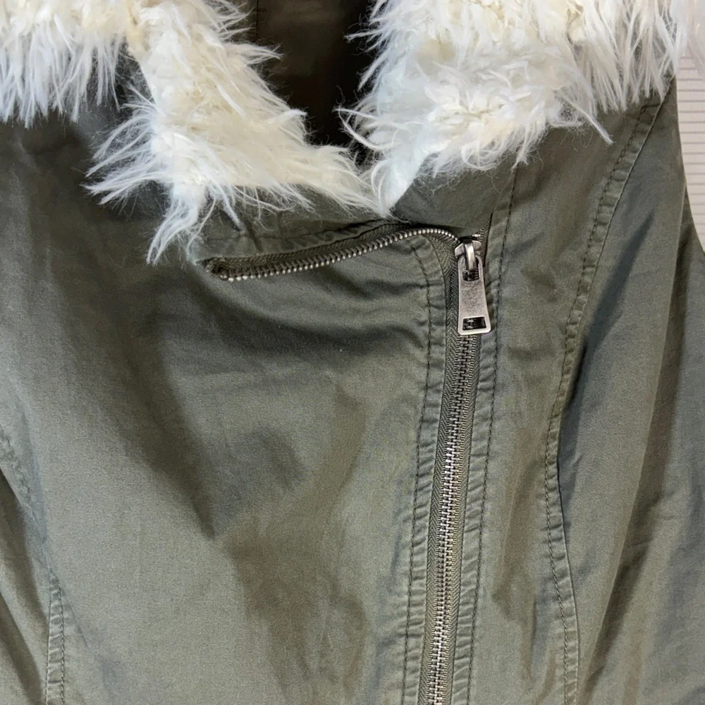Mossimo Supply Co. Women's Olive Green Vest with Faux Fur Collar - Picture 3 of 10